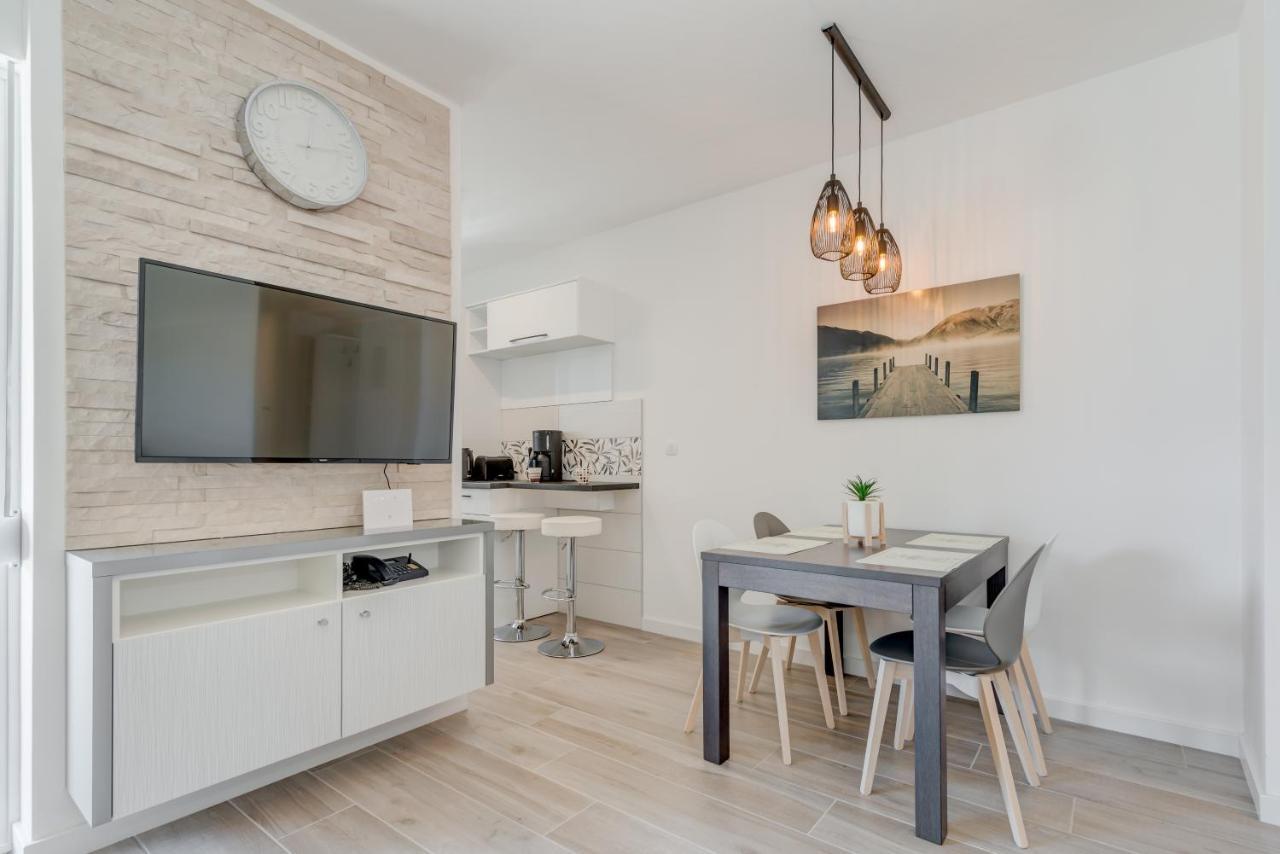 New, Private Heated Swimming Pool, Free Parking, Trogir Centar Appartement Buitenkant foto
