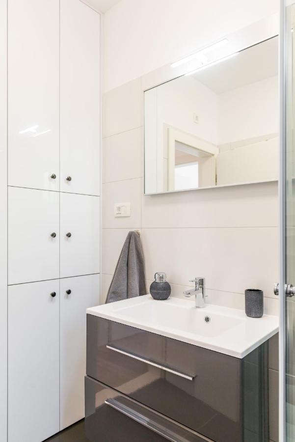 New, Private Heated Swimming Pool, Free Parking, Trogir Centar Appartement Buitenkant foto