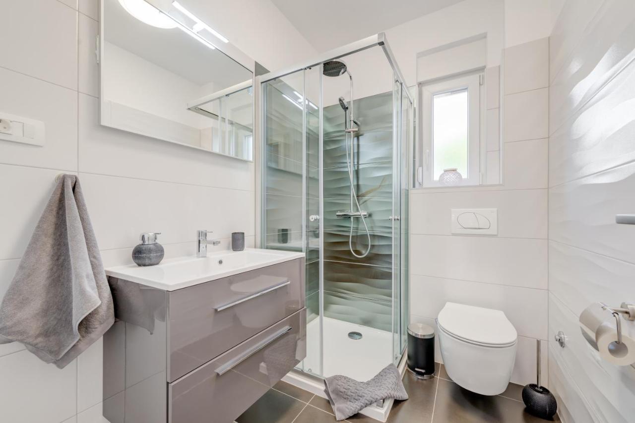 New, Private Heated Swimming Pool, Free Parking, Trogir Centar Appartement Buitenkant foto