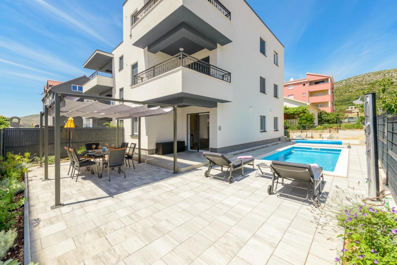 New, Private Heated Swimming Pool, Free Parking, Trogir Centar Appartement Buitenkant foto